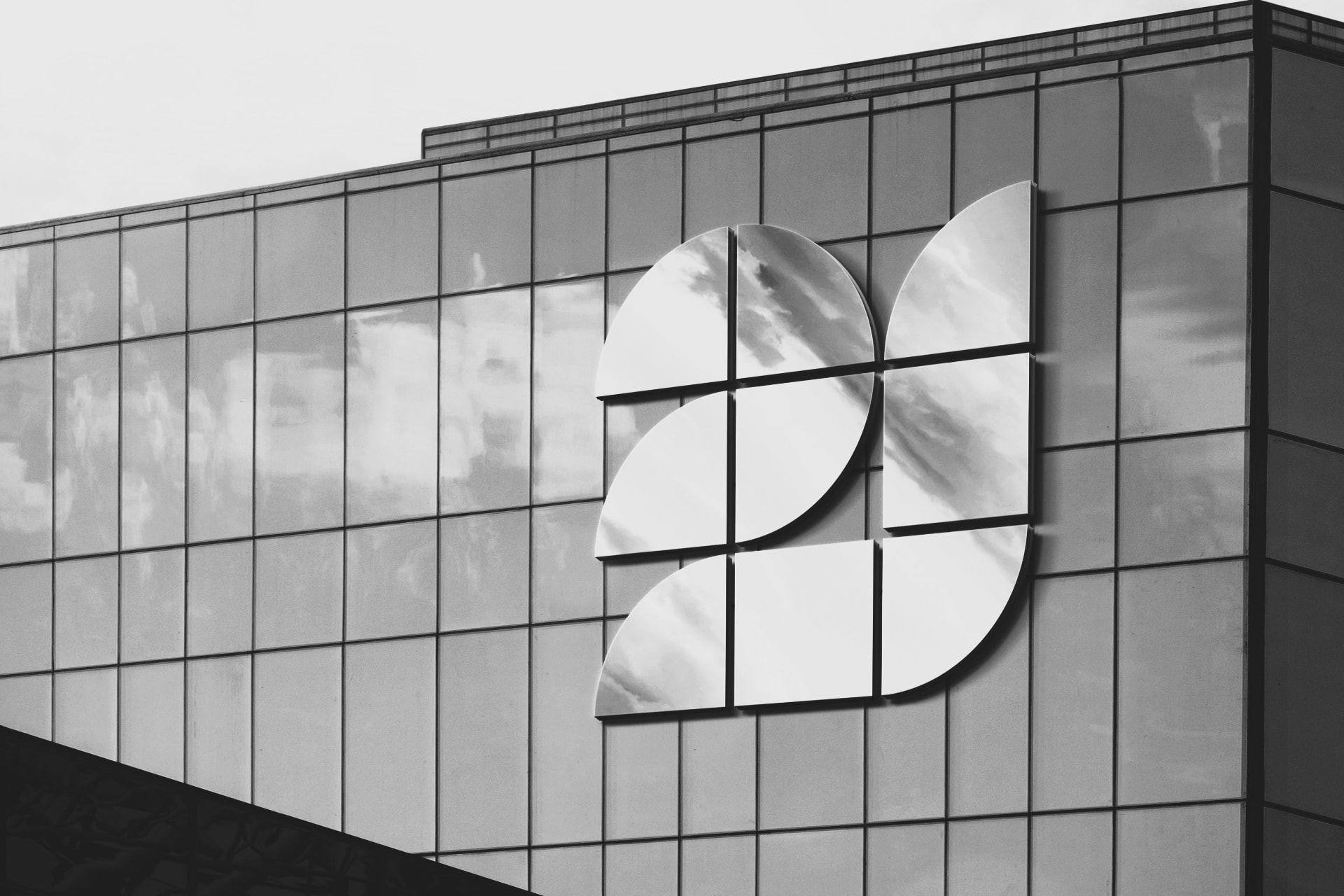 Link2Leap logo op modern kantoorgebouw